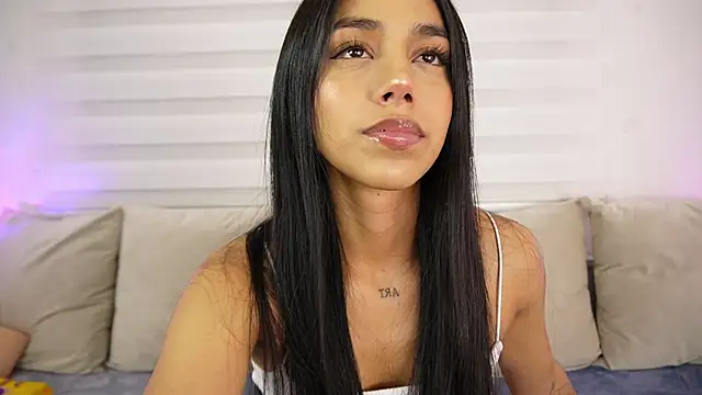 Snapshot of Ariadna5 chatting on 02-13-25, 04:11 Ariadna5 online show from 02-13-25, 04:11