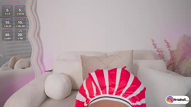 Snapshot of Ariadna5 chatting on 11-30-25, 04:49 Ariadna5 online show from 11-30-25, 04:49