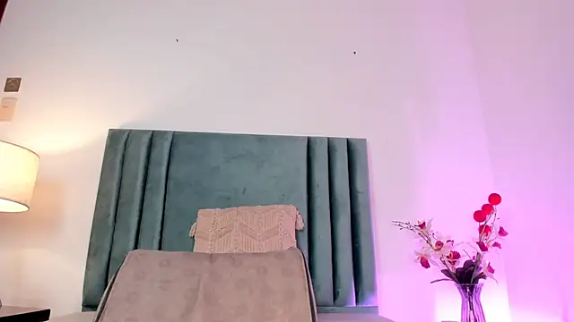 NoraDasilva online show from 12-31-24, 03:45