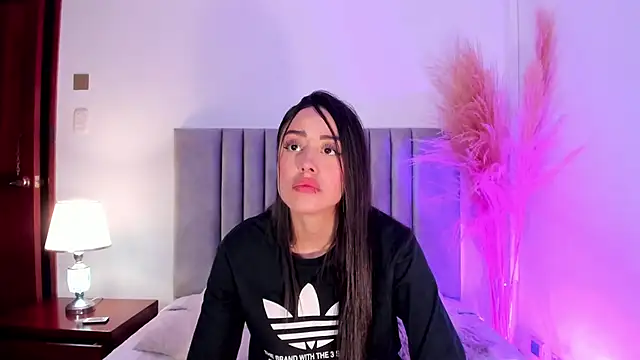 NoraDasilva online show from 01-10-25, 12:27