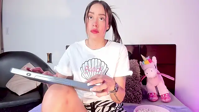 NoraDasilva online show from 01-19-25, 12:28