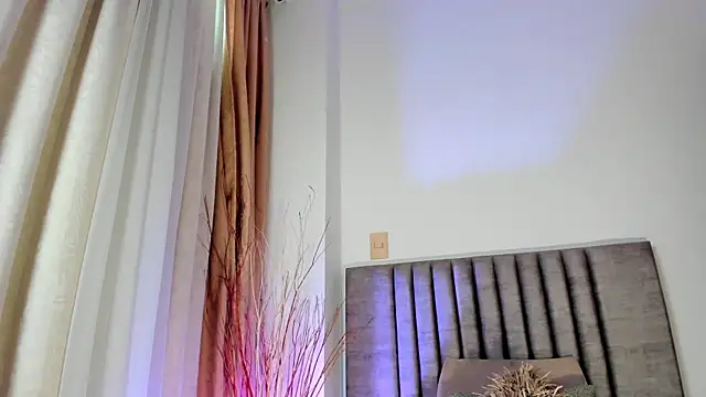 NoraDasilva online show from 02-08-25, 12:50