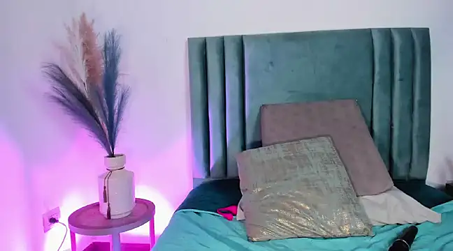 NoraDasilva online show from 02-22-25, 03:23