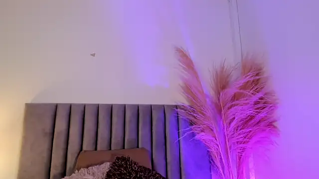 NoraDasilva online show from 03-08-25, 12:33