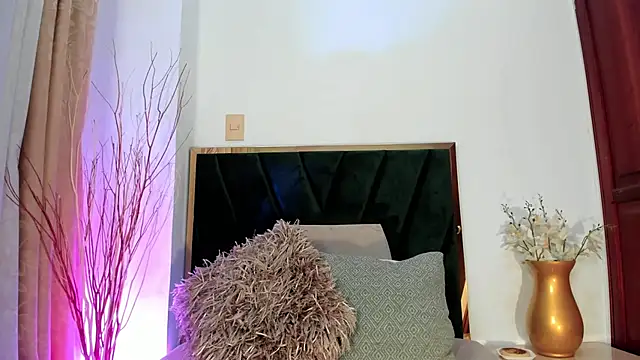 NoraDasilva online show from 03-18-25, 07:53