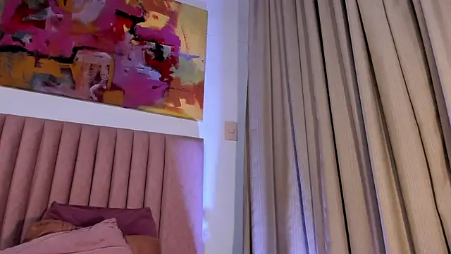 NoraDasilva online show from 09-10-25, 11:49