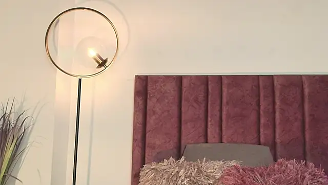 NoraDasilva online show from 10-07-25, 12:30