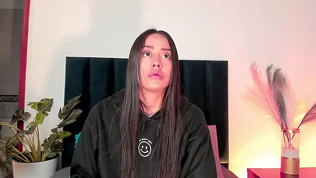 NoraDasilva online show from 10-08-25, 12:30