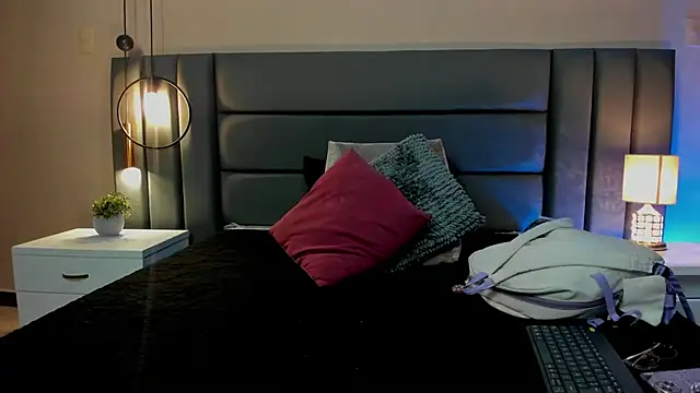 NoraDasilva online show from 10-14-25, 01:23