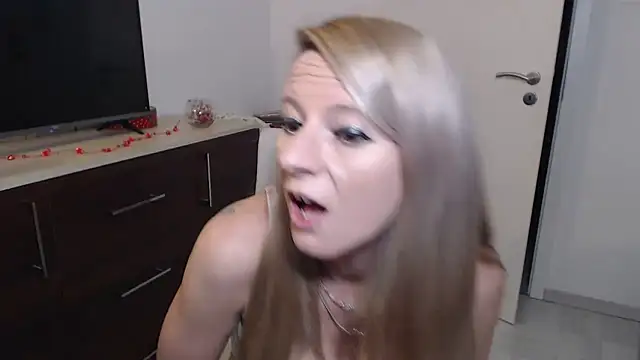 Snapshot of LaMadrina006 chatting on 12-19-24, 01:50 LaMadrina006 online show from 12-19-24, 01:50