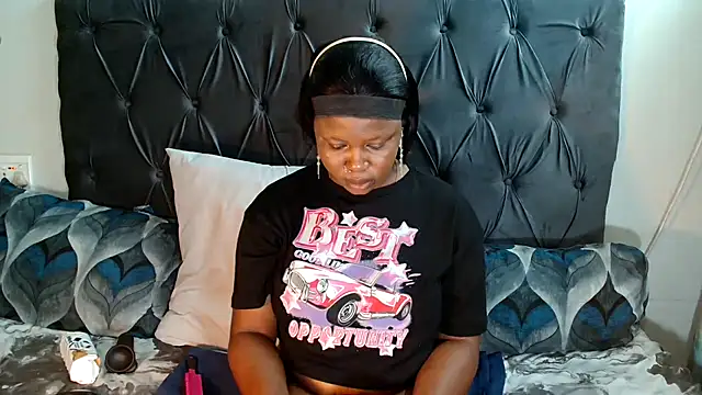 Snapshot of KylaBloom chatting on 12-01-24, 10:10 KylaBloom online show from 12-01-24, 10:10