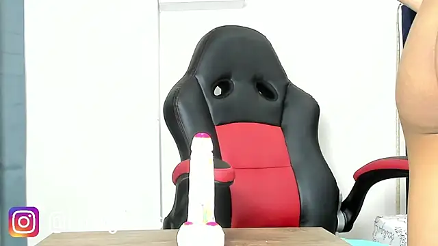 Snapshot of Kloe-squirts chatting on 09-27-25, 02:27 Kloe-squirts online show from 09-27-25, 02:27