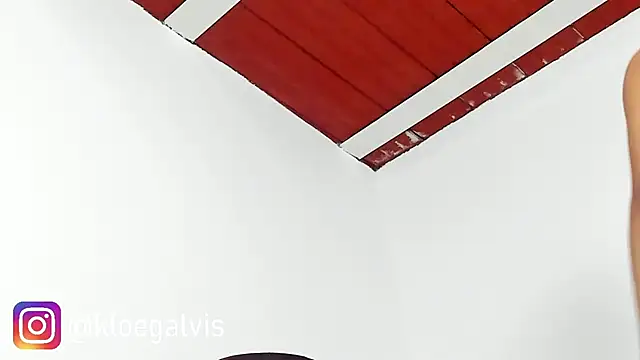 Snapshot of Kloe-squirts chatting on 12-04-25, 02:43 Kloe-squirts online show from 12-04-25, 02:43