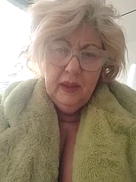 Snapshot of Merilulla chatting on 02-18-25, 12:17 Merilulla online show from 02-18-25, 12:17