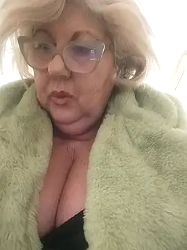 Snapshot of Merilulla chatting on 02-18-25, 03:32 Merilulla online show from 02-18-25, 03:32