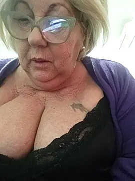 Snapshot of Merilulla chatting on 02-27-25, 01:48 Merilulla online show from 02-27-25, 01:48