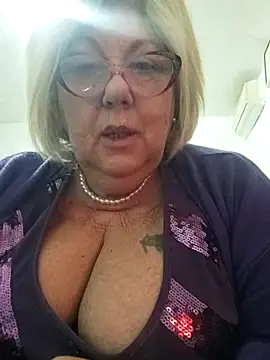 Snapshot of Merilulla chatting on 03-04-25, 01:12 Merilulla online show from 03-04-25, 01:12