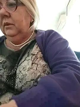 Snapshot of Merilulla chatting on 03-04-25, 08:57 Merilulla online show from 03-04-25, 08:57