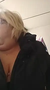 Snapshot of Merilulla chatting on 03-10-25, 11:21 Merilulla online show from 03-10-25, 11:21