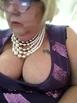 Snapshot of Merilulla chatting on 03-12-25, 02:45 Merilulla online show from 03-12-25, 02:45