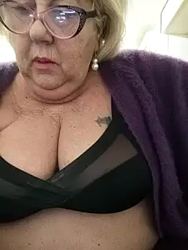 Snapshot of Merilulla chatting on 03-17-25, 05:45 Merilulla online show from 03-17-25, 05:45