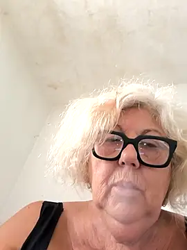 Snapshot of Merilulla chatting on 09-16-25, 02:18 Merilulla online show from 09-16-25, 02:18