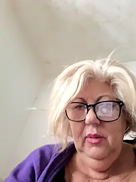 Snapshot of Merilulla chatting on 11-10-25, 08:35 Merilulla online show from 11-10-25, 08:35