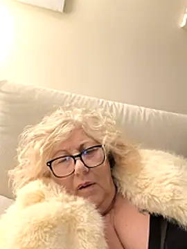 Snapshot of Merilulla chatting on 11-14-25, 01:26 Merilulla online show from 11-14-25, 01:26