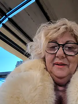 Snapshot of Merilulla chatting on 11-14-25, 04:06 Merilulla online show from 11-14-25, 04:06