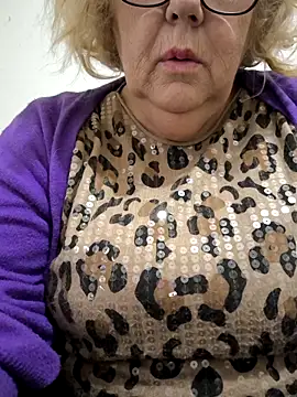 Snapshot of Merilulla chatting on 11-25-25, 06:35 Merilulla online show from 11-25-25, 06:35