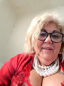 Snapshot of Merilulla chatting on 12-17-25, 01:06 Merilulla online show from 12-17-25, 01:06