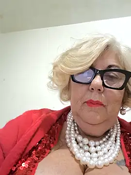 Snapshot of Merilulla chatting on 12-18-25, 02:06 Merilulla online show from 12-18-25, 02:06