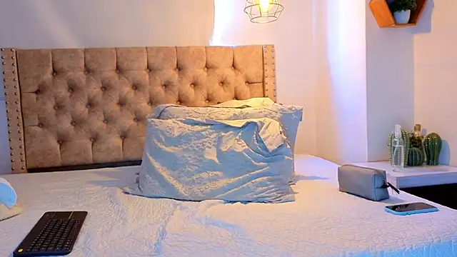 KeryHillson online show from 03-01-26, 03:47