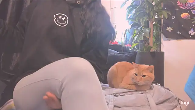 MYFAVOURITESTRAGER online show from 10-21-25, 04:19