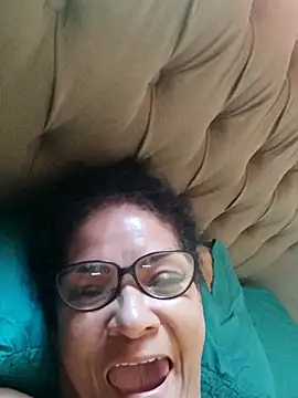 Snapshot of Delicy1 chatting on 10-26-25, 10:43 Delicy1 online show from 10-26-25, 10:43