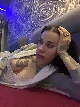 Queen of pain online show from 12-22-25, 06:43