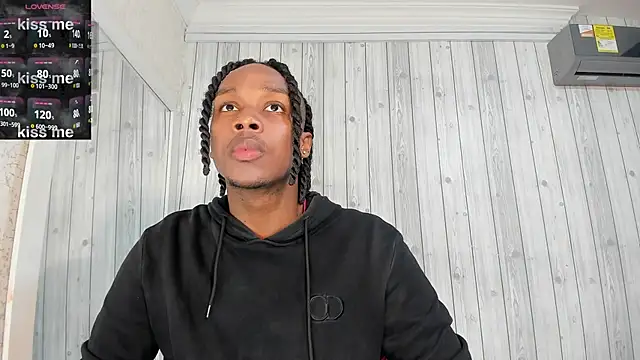 Snapshot of DominicSccott chatting on 02-12-25, 12:33 DominicSccott online show from 02-12-25, 12:33