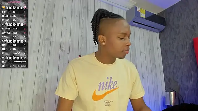 Snapshot of DominicSccott chatting on 03-03-25, 12:58 DominicSccott online show from 03-03-25, 12:58