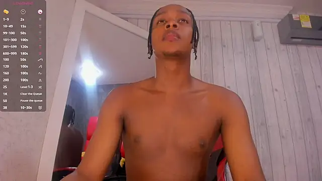 Snapshot of DominicSccott chatting on 09-17-25, 12:29 DominicSccott online show from 09-17-25, 12:29