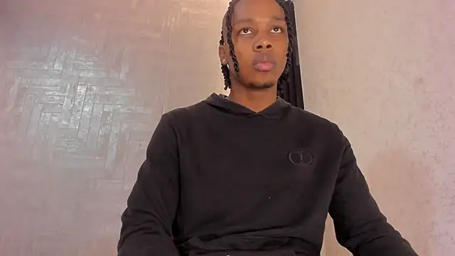 Snapshot of DominicSccott chatting on 10-13-25, 01:11 DominicSccott online show from 10-13-25, 01:11