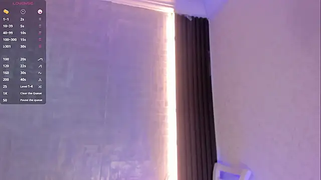 Snapshot of DominicSccott chatting on 06-10-26, 12:48 DominicSccott online show from 06-10-26, 12:48