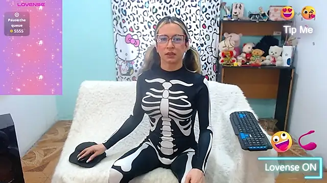 Snapshot of heidy_sweetts chatting on 10-26-25, 11:16 heidy sweetts online show from 10-26-25, 11:16