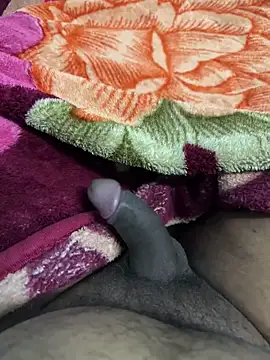 Snapshot of Honeydick7 chatting on 12-19-25, 05:53 Honeydick7 online show from 12-19-25, 05:53