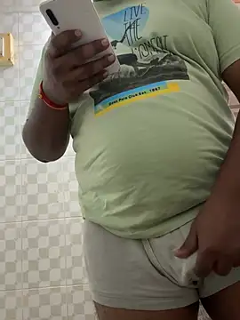 Snapshot of Honeydick7 chatting on 01-17-26, 04:17 Honeydick7 online show from 01-17-26, 04:17