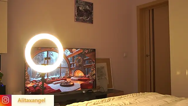 Snapshot of AlitaXAngelic chatting on 12-17-24, 08:21 AlitaXAngelic online show from 12-17-24, 08:21