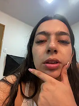 Nicollemays online show from 03-22-25, 12:14