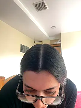 Nicollemays online show from 09-18-25, 04:09