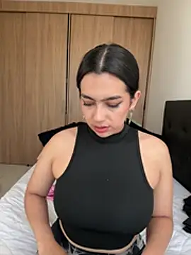 Nicollemays online show from 04-22-26, 01:12