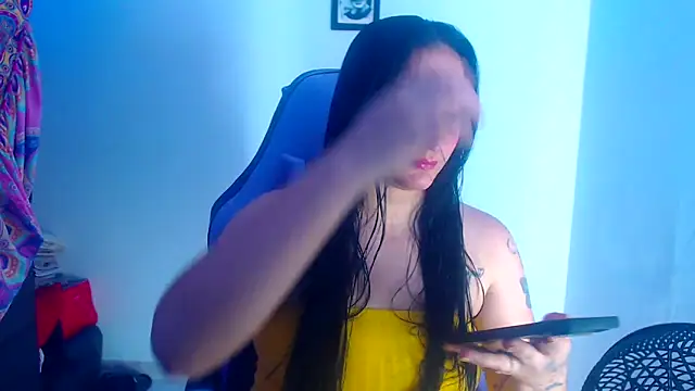 Snapshot of liz_dirty chatting on 10-18-25, 11:05 liz dirty online show from 10-18-25, 11:05