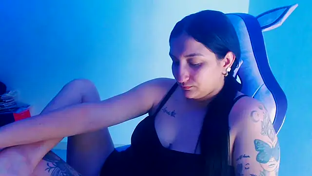 Snapshot of liz_dirty chatting on 11-03-25, 10:21 liz dirty online show from 11-03-25, 10:21